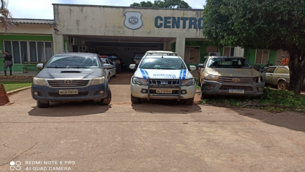PM prende homem com arma de fogo e duas caminhonetes roubadas em Plácido de Castro